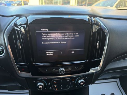 Used 2023 Chevrolet Traverse Premier image 32