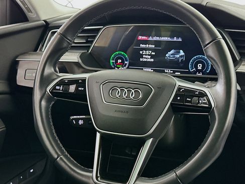 Used 2022 Audi e-tron Premium Plus w/ Premium Plus Package AWD/4WD image 8