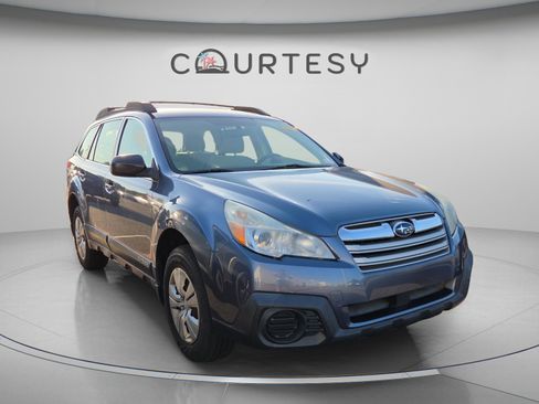 Used 2013 Subaru Outback 2.5i AWD/4WD image 3