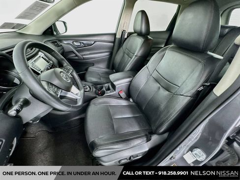 Used 2018 Nissan Rogue SL FWD image 22