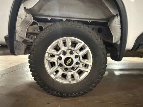 Used 2025 Chevrolet Silverado 2500 LT w/ Convenience Package AWD/4WD image 10