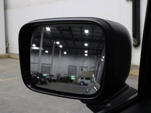 Used 2021 Jeep Renegade Latitude image 31