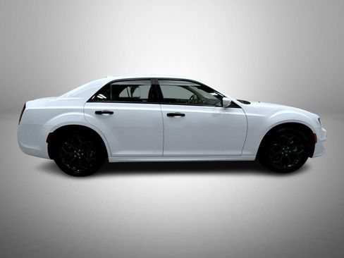 Used 2022 Chrysler 300 Touring L AWD/4WD image 4