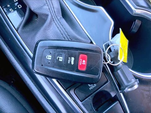 Used 2020 Toyota Camry XSE image 13