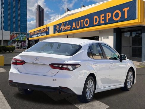 Used 2022 Toyota Camry LE FWD image 5