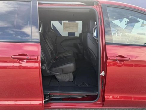 New 2026 Chrysler Pacifica Select FWD image 34