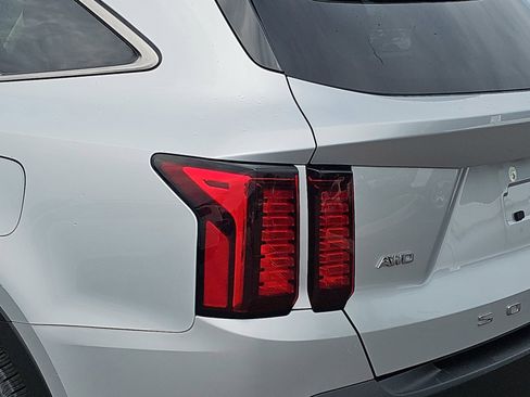 Used 2021 Kia Sorento S w/ Panoramic Sunroof Package AWD/4WD image 35