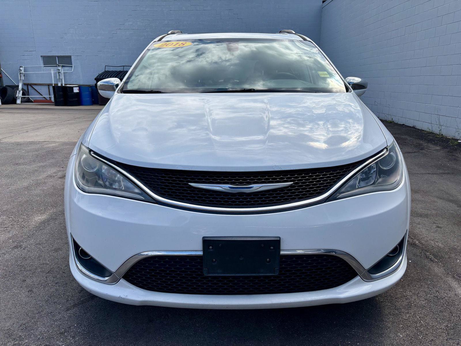 Used 2018 Chrysler Pacifica Limited FWD image 15