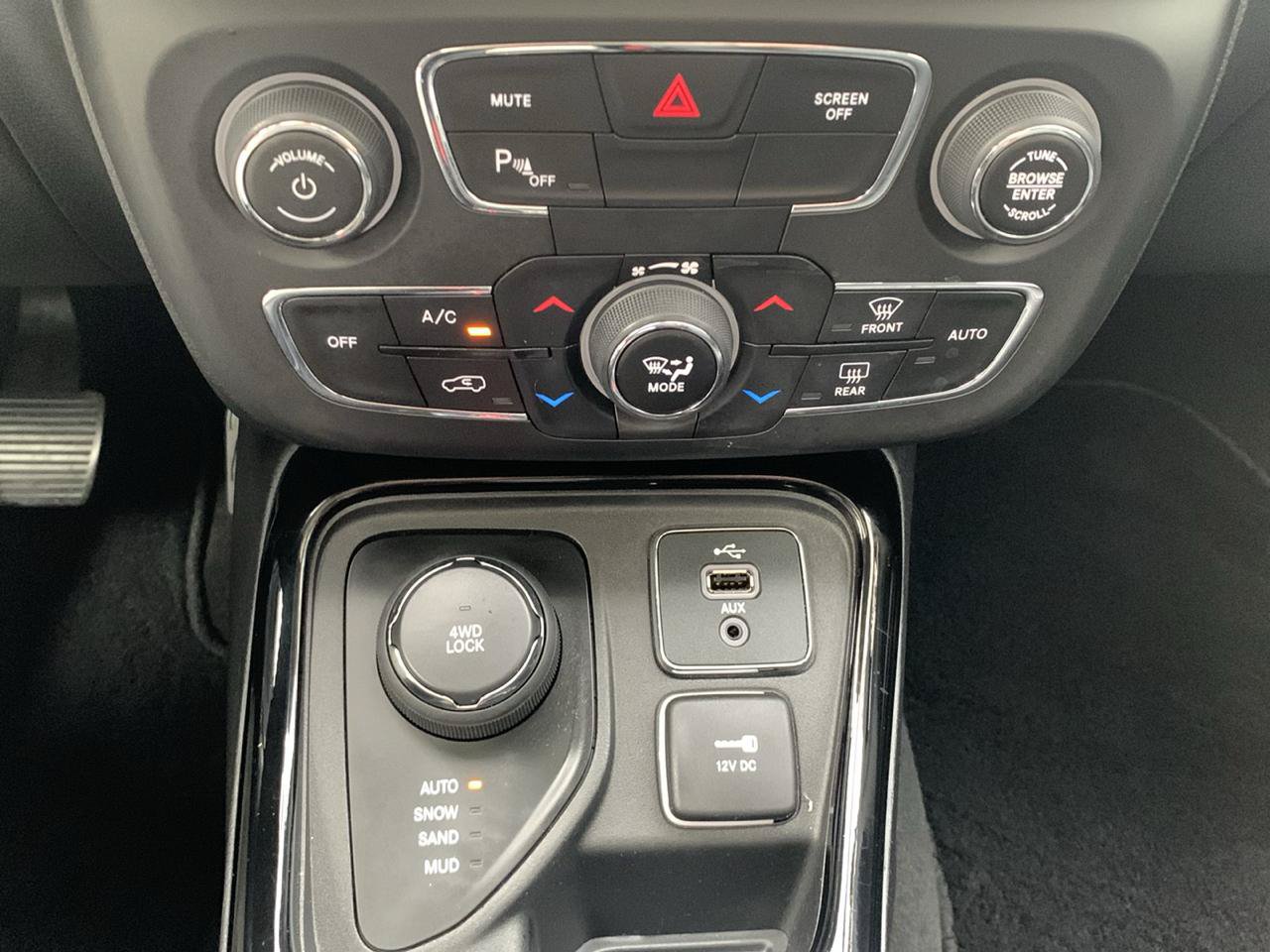 Used 2017 Jeep Compass Limited w/ Navigation Group AWD/4WD image 18