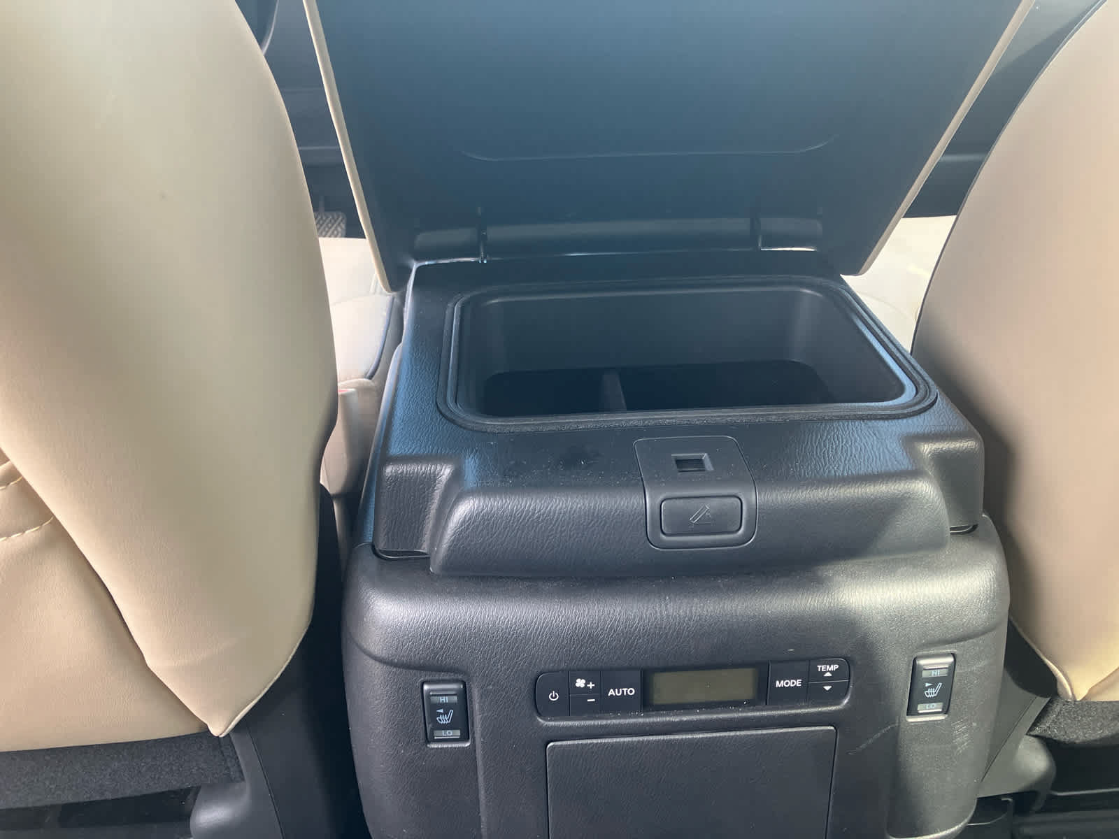 Used 2024 Nissan Armada Platinum w/ Captain's Chairs Package AWD/4WD image 36