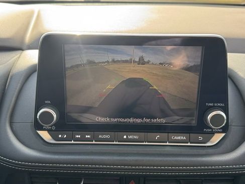 Used 2023 Nissan Rogue S image 16