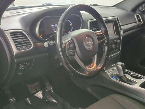 Used 2020 Jeep Grand Cherokee Laredo image 10