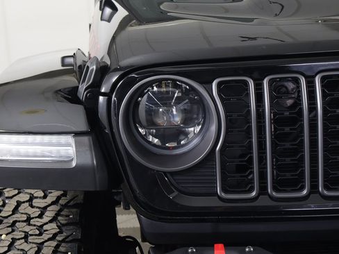 Used 2024 Jeep Wrangler Unlimited Rubicon AWD/4WD image 14
