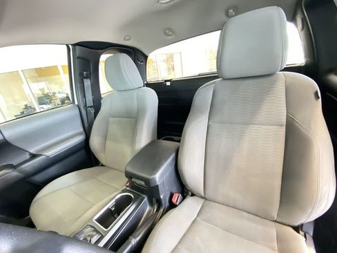 Used 2019 Toyota Tacoma SR AWD/4WD image 13