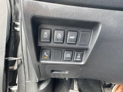 Used 2020 Nissan Pathfinder SL AWD/4WD image 27
