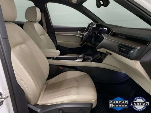 Used 2024 Audi Q8 e-tron Premium image 20