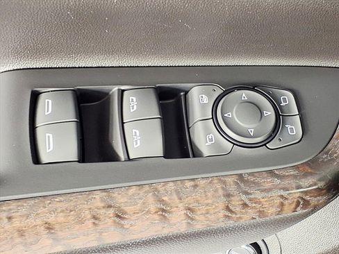 Used 2023 GMC Acadia Denali image 18