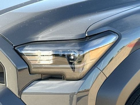 Used 2025 Toyota 4Runner SR5 AWD/4WD image 4
