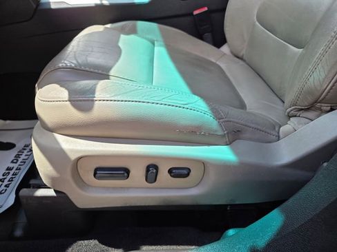 Used 2015 Ford Explorer XLT w/ Equipment Group 202B AWD/4WD image 13