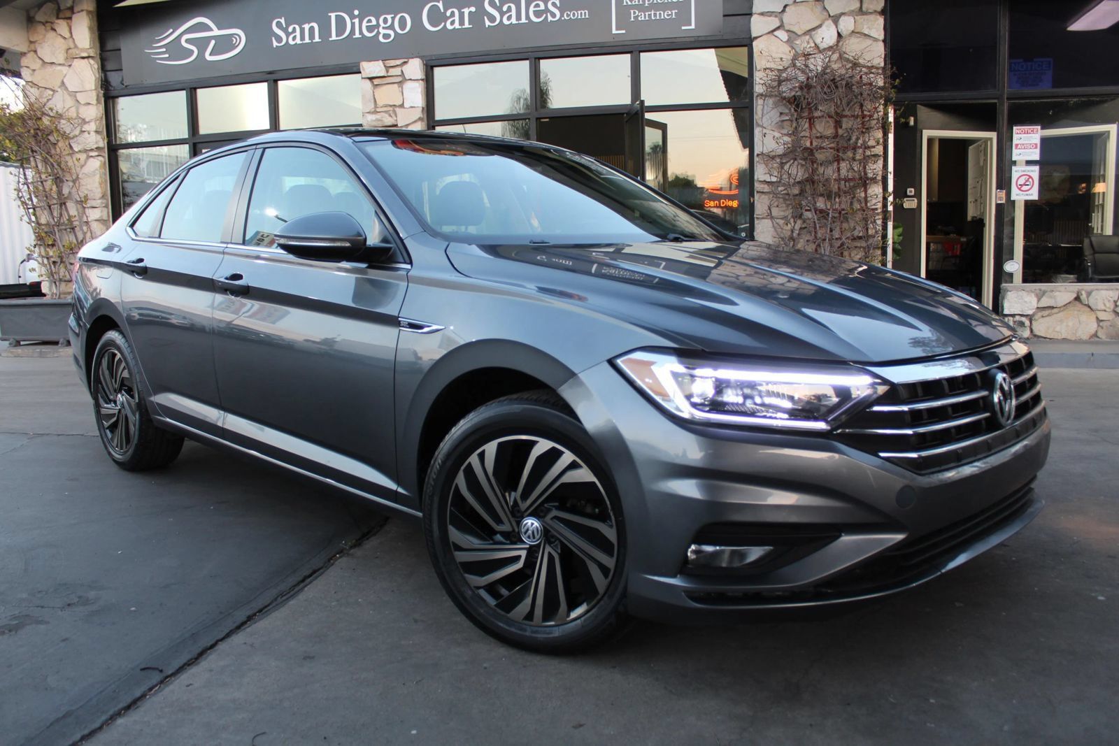 Used 2019 Volkswagen Jetta SEL Premium FWD image 7