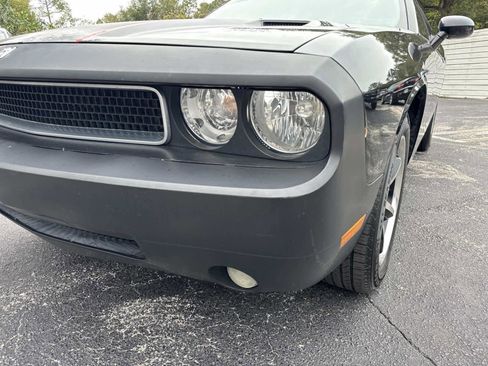 Used 2010 Dodge Challenger SE image 9