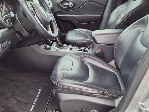 Used 2015 Jeep Cherokee Trailhawk w/ Comfort/Convenience Group image 16