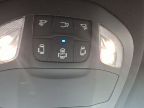 Used 2022 Chrysler Pacifica Touring-L w/ S Appearance Package image 17