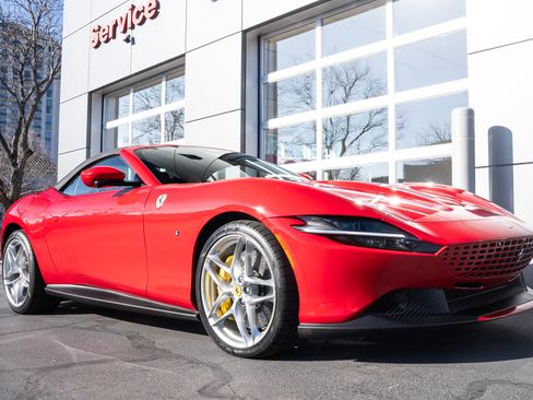 Used 2025 Ferrari Roma Spider image 9
