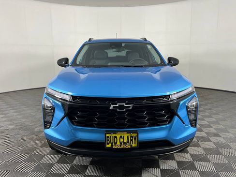 New 2026 Chevrolet Trax LT w/ Sunroof Package image 2