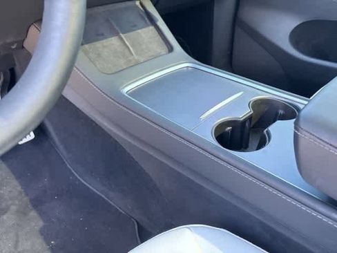 Used 2022 Tesla Model Y Performance image 12