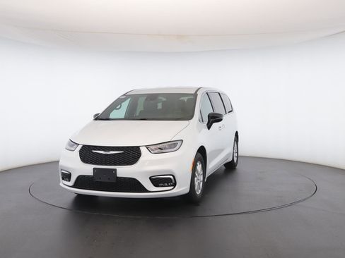 New 2026 Chrysler Pacifica Select image 38