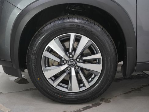 Used 2024 Nissan Pathfinder SL w/ Black Appearance Package AWD/4WD image 30