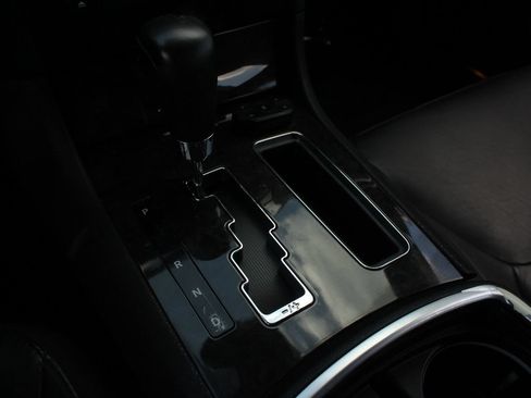 Used 2011 Chrysler 300 Limited RWD image 30