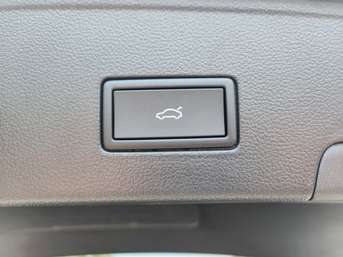 New 2026 Volkswagen Atlas Cross Sport SE image 23