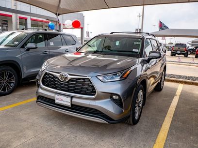 New 2026 Toyota Highlander Platinum