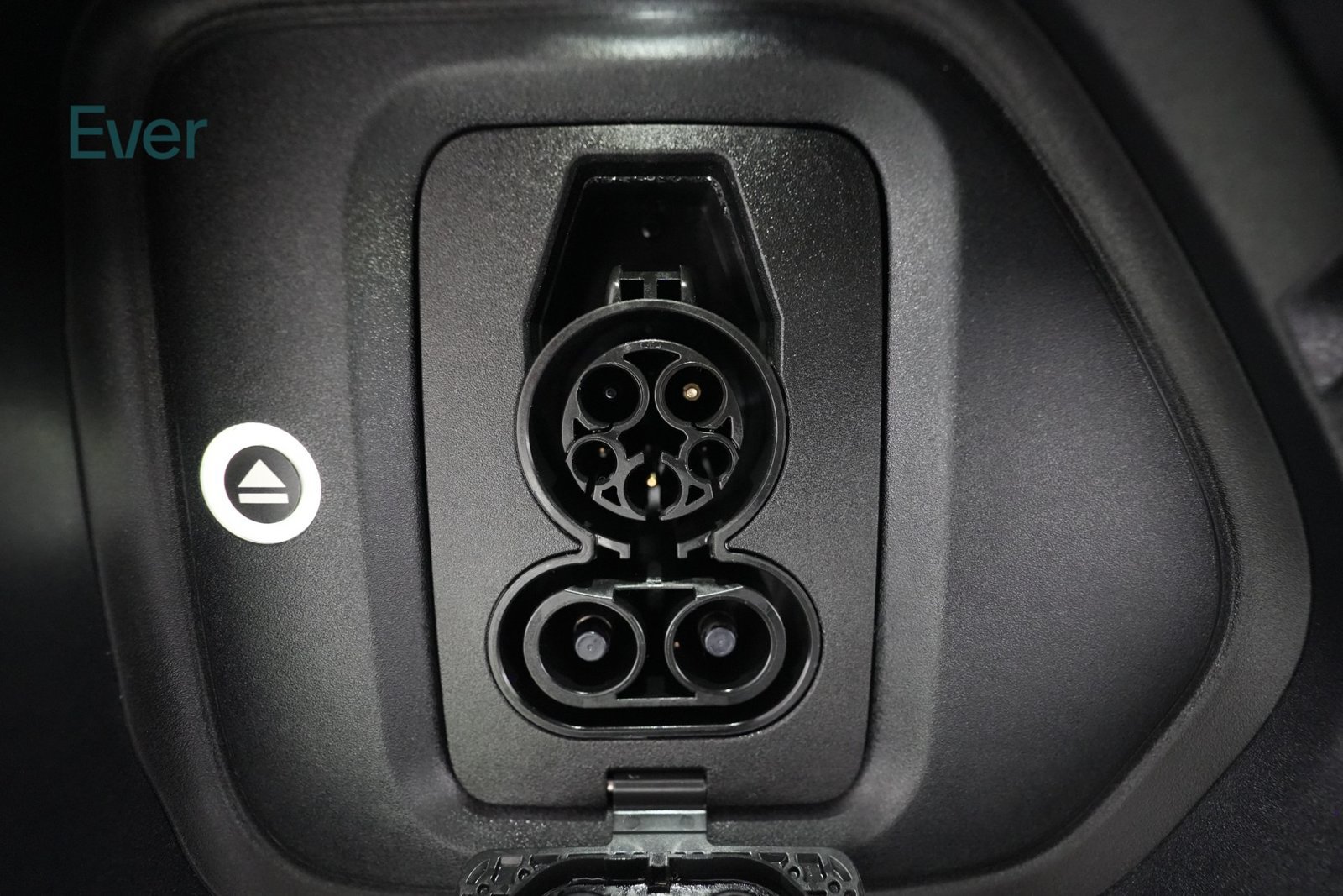 Used 2025 Rivian R1S Adventure Dual AWD/4WD image 10