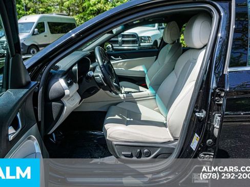 Used 2025 Genesis G70 2.5T AWD/4WD image 19