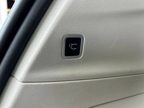 Used 2023 Chrysler Pacifica Limited FWD image 49