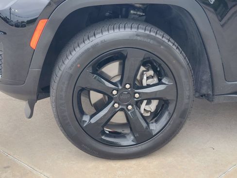 Used 2023 Jeep Grand Cherokee L Laredo AWD/4WD image 11