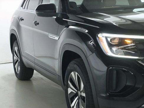 Used 2025 Volkswagen Atlas Cross Sport SE image 8