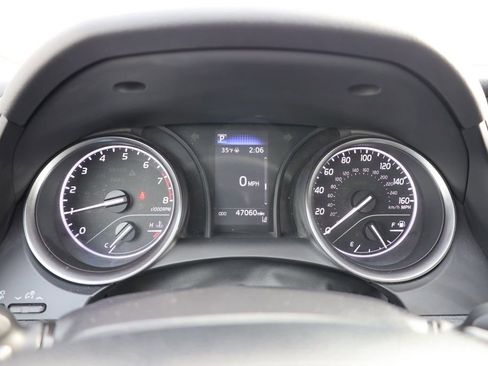 Used 2022 Toyota Camry SE image 16