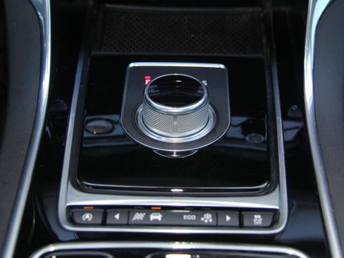 Used 2016 Jaguar XF Prestige image 18