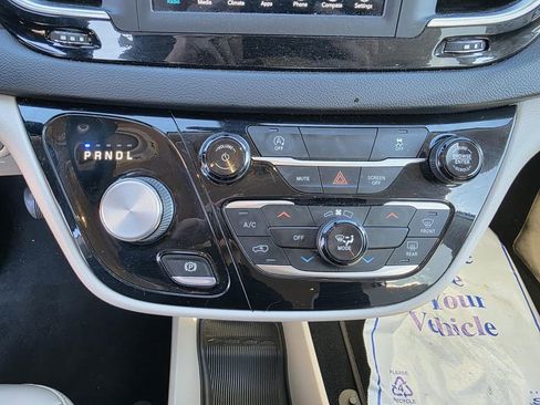 Used 2021 Chrysler Voyager Lxi image 21