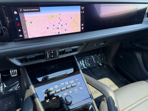 Certified 2025 Porsche Cayenne GTS AWD/4WD image 29