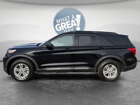 Used 2023 Ford Explorer XLT AWD/4WD image 7
