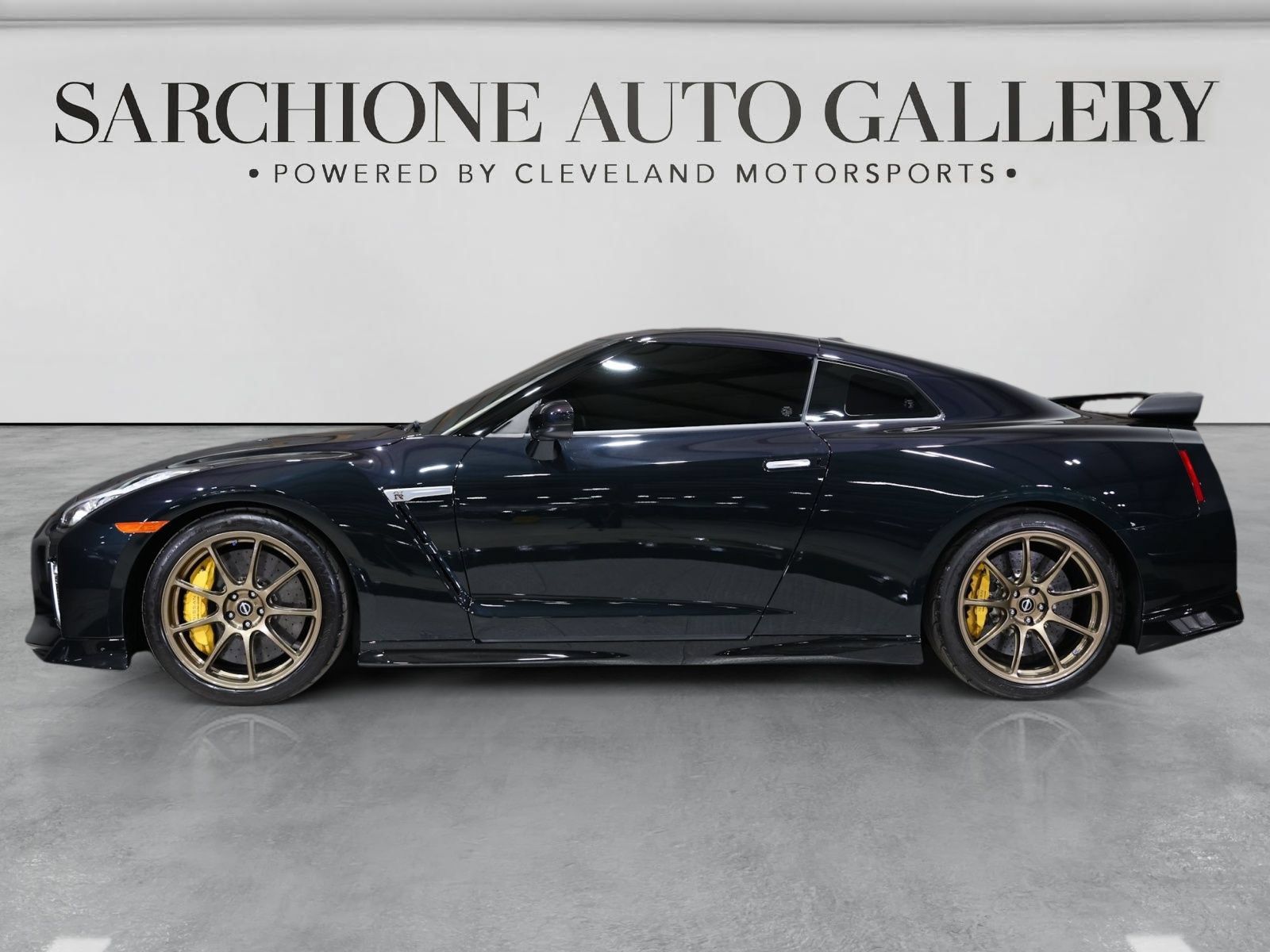 Used 2021 Nissan GT-R Premium AWD/4WD image 2
