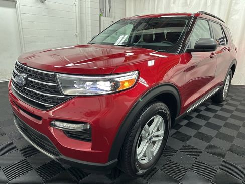 Used 2024 Ford Explorer XLT w/ Equipment Group 202A image 5