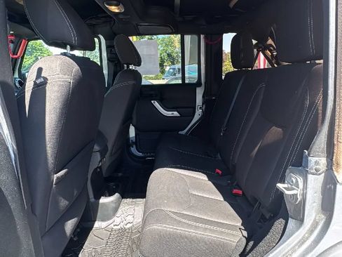 Used 2016 Jeep Wrangler Unlimited Sahara w/ Dual Top Group AWD/4WD image 13