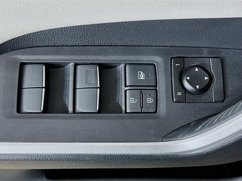 Used 2019 Toyota RAV4 Limited image 15