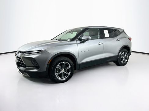 Used 2025 Chevrolet Blazer LT FWD image 3